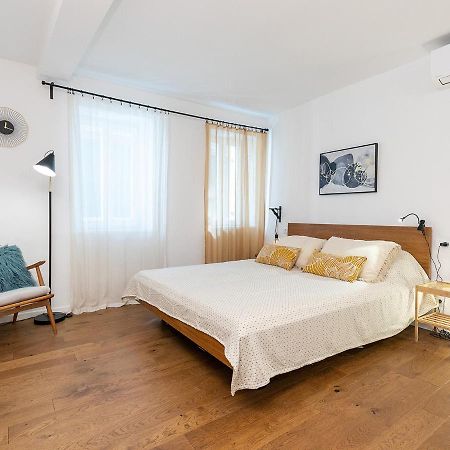 Stylish Studio Apartment By Irundo Rovinj Bagian luar foto