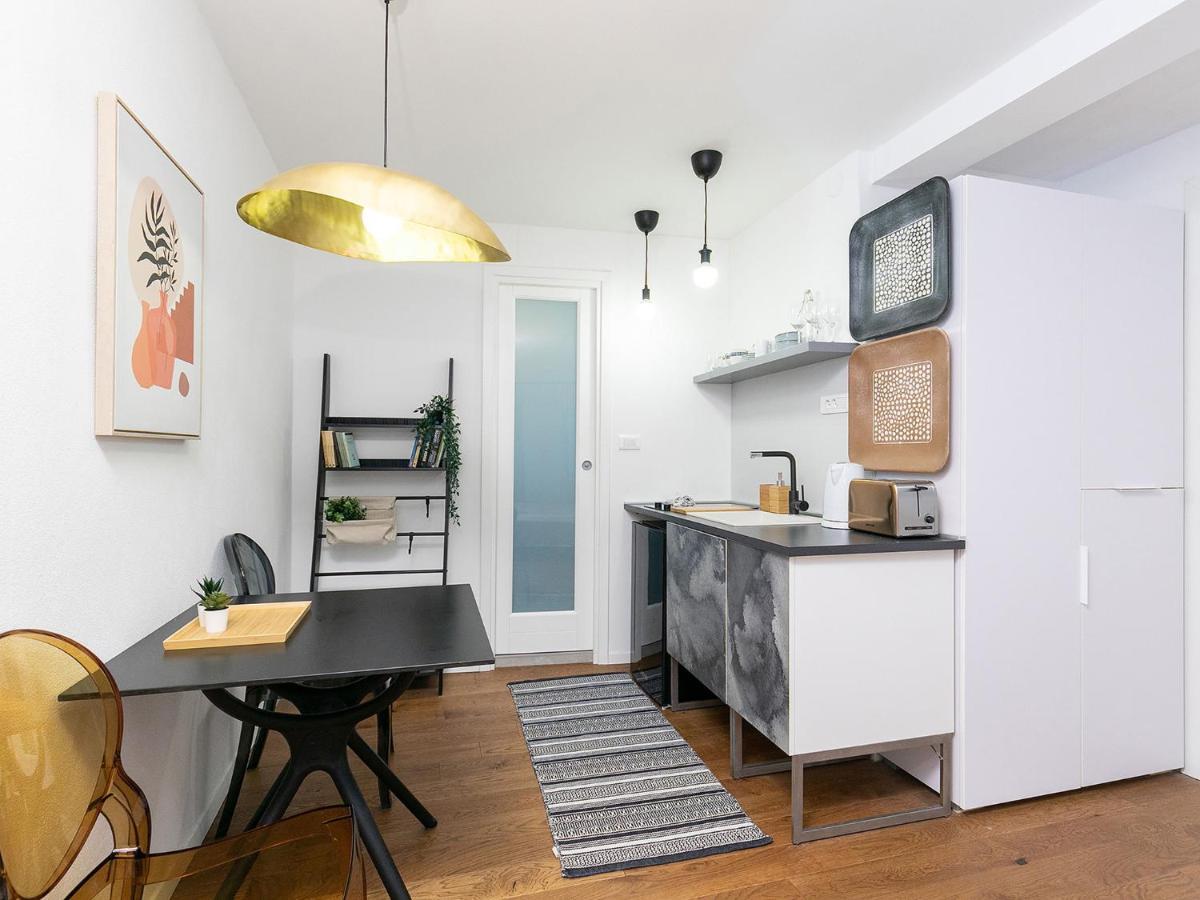 Stylish Studio Apartment By Irundo Rovinj Bagian luar foto