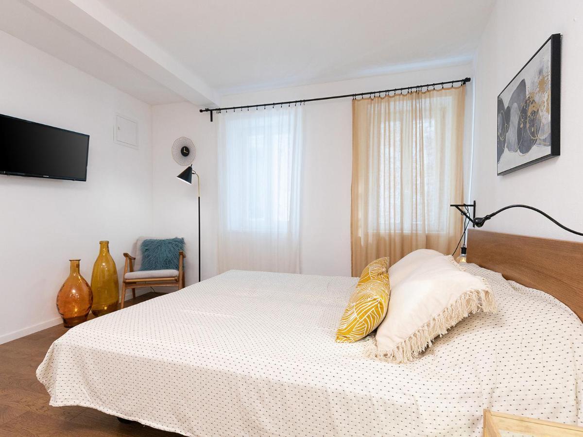 Stylish Studio Apartment By Irundo Rovinj Bagian luar foto